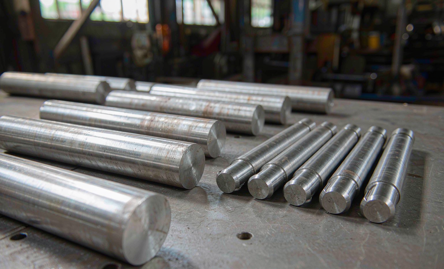 What Steel Are Excavator Bucket Pins and Bushings Made Of? 40Cr, 42CrMo and Hardening Explained