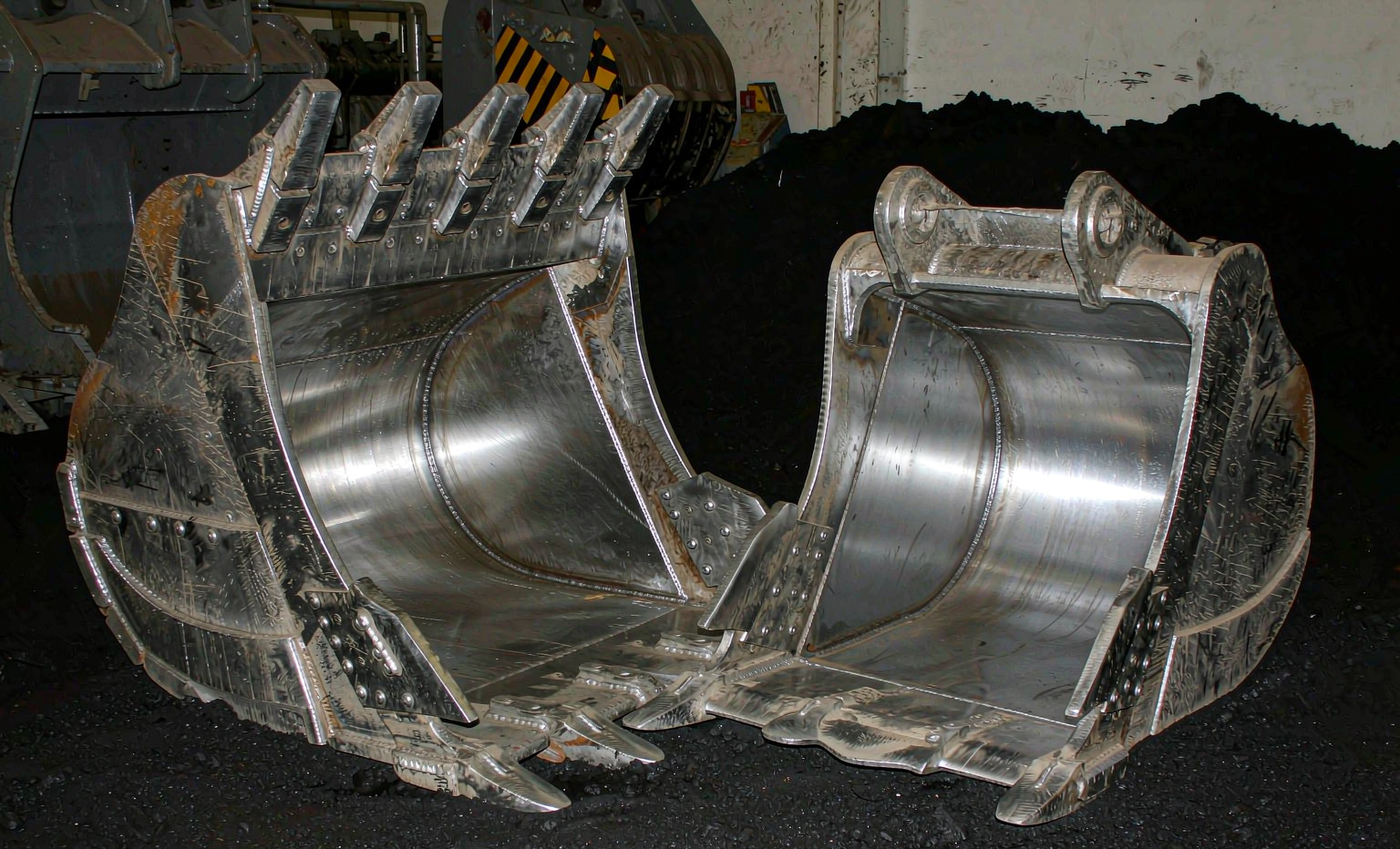 Rock Bucket vs Standard Digging Bucket: How to Choose